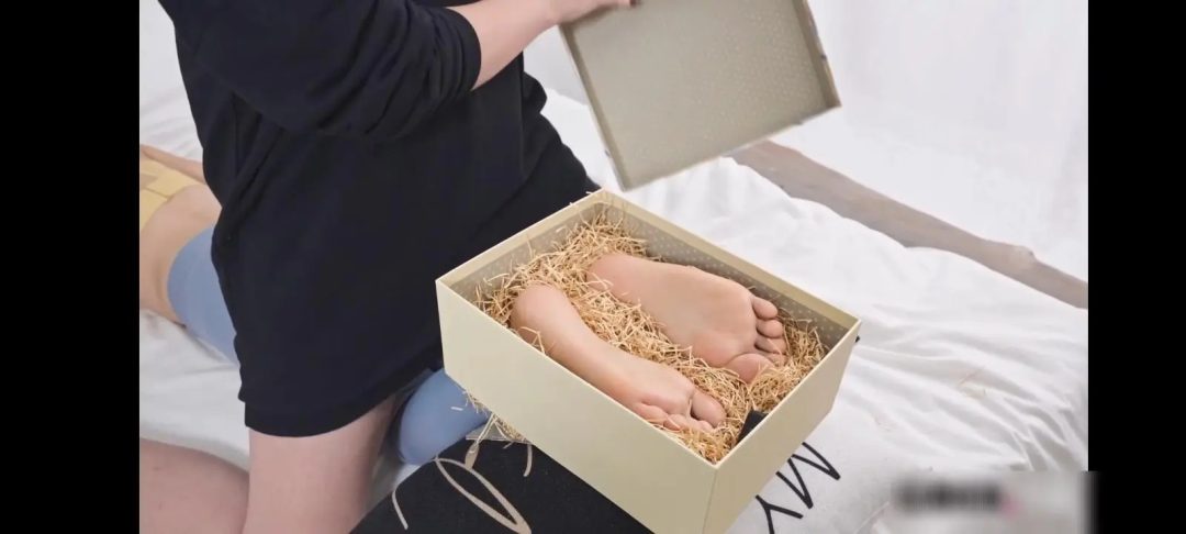 Limerence素人Sarah足盒TK緊身瑜珈服大秀身材-2
