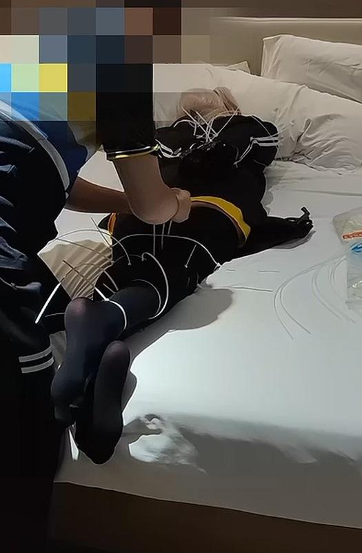 [cosplay]少女前线-UMP45 伪娘扎带捆绑放置挣扎-2