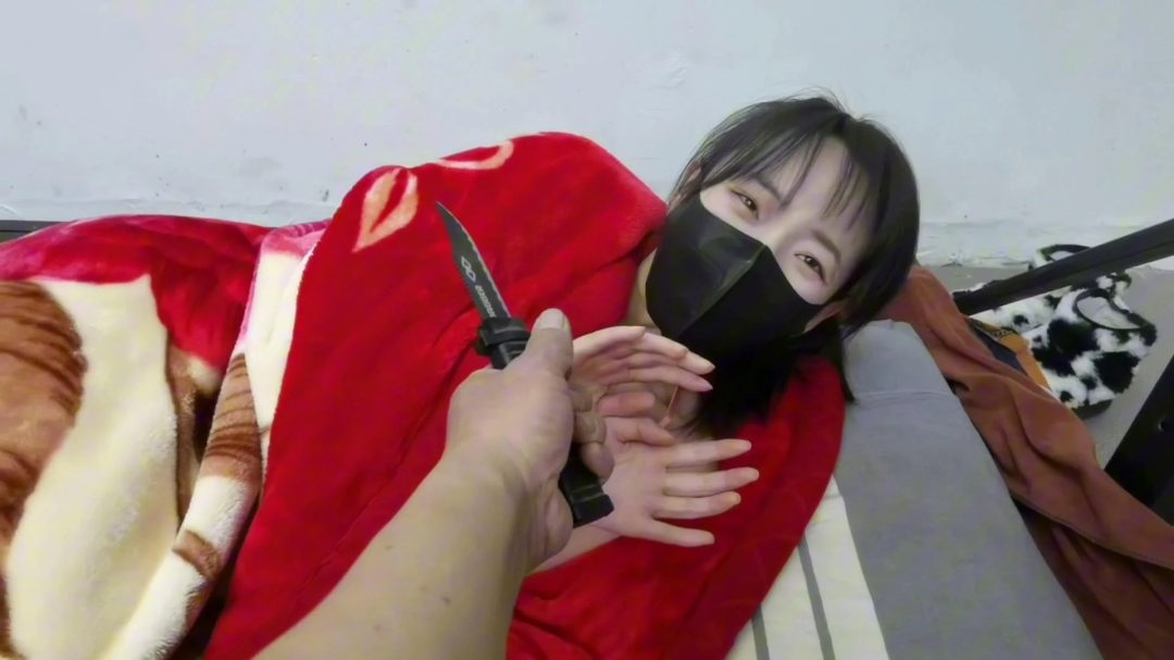 铁笼禁锢女无赖,强制,把灯拉灭后让女无赖幔慢挣扎去吧,是死是活听天由命吧.....-1