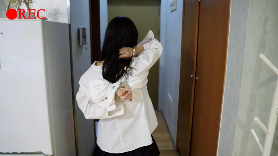 女主播吱吱被猥琐男粉丝骚扰绑架一起直播玩镣铐挠脚心TK 手铐脚铐脚趾铐-10