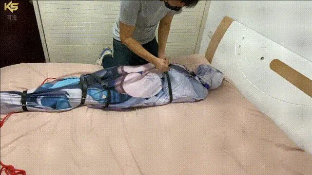 小姐姐沦为等身抱枕被各种蹂躏！二次元限定皮肤全包裹皮带上下包裹，美少女挣扎求饶-5
