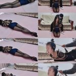 新模清纯美女小麦被体验超级日式紧缚驷马 在被极限抬头捆绑 带上口球堵嘴呼吸困难 接着挠痒痒