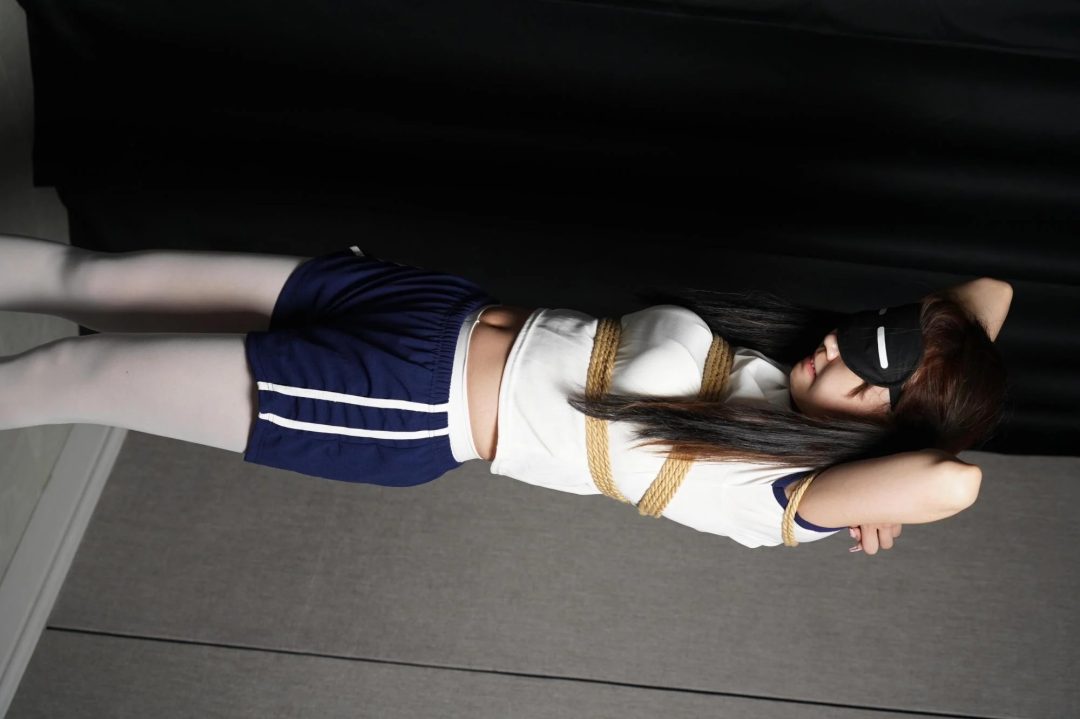 清纯萌妹体验绳艺束缚惨遭调教-5