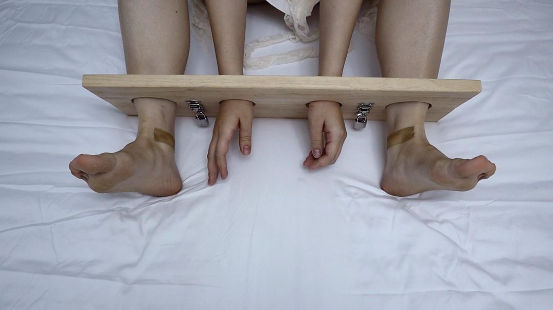 梦涵QQ铐 磁力绑带 木枷 初体验1 挠脚挠全身TK-12
