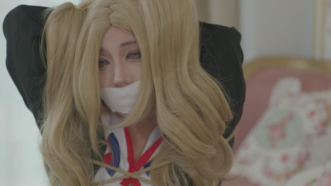 红鲤鱼作品《女神异闻录5之如果高卷杏遇到假摄影师上集》，混血美模被摄像师强行拍蒙眼封住的绳片-4