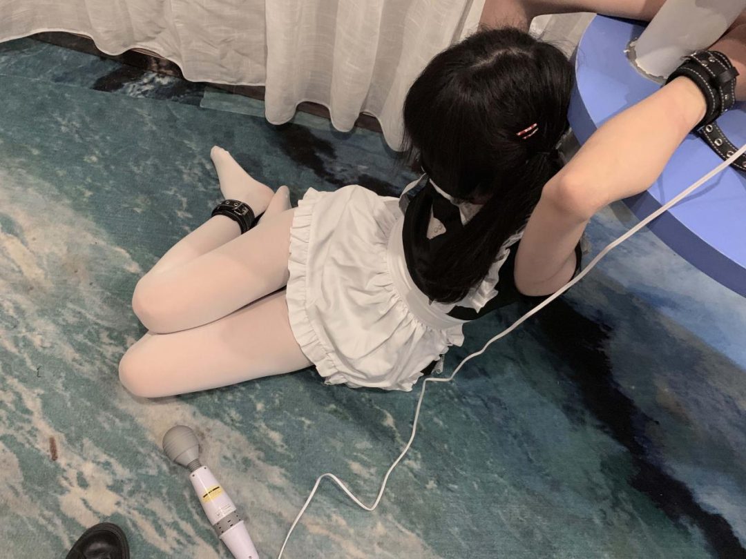 潼潼被我弄哭了，后边绑的特别紧，体验一下无助的感觉-2