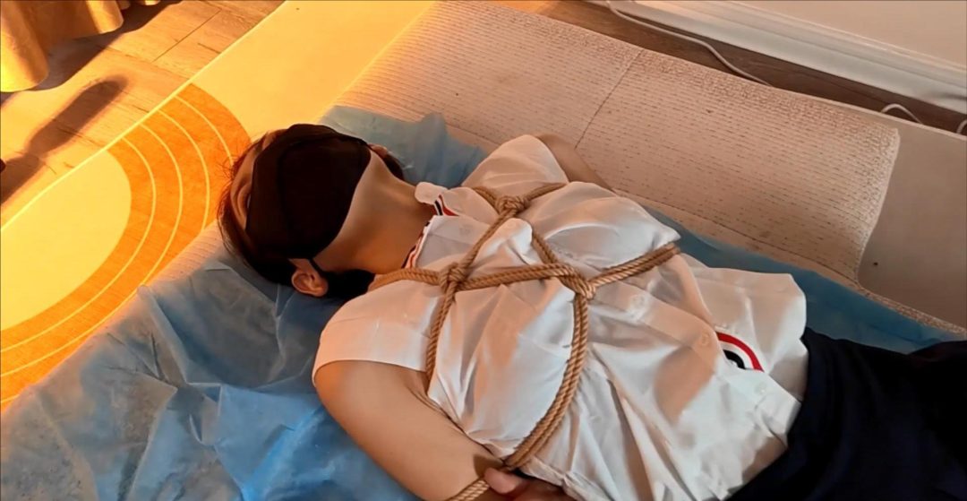 欣悦，JK、过膝白袜、小白鞋游戏第一集：超好玩，触及灵魂的瘙痒-1