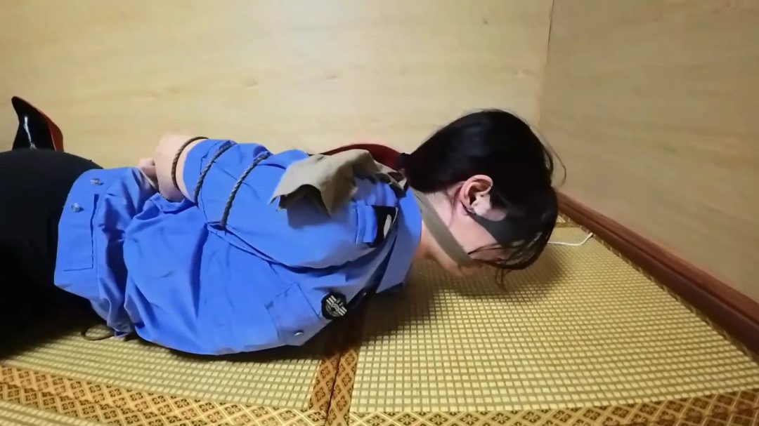 女保安制服丝袜勒嘴捆绑！-2