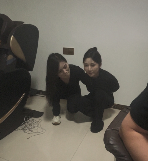 工作室信新来两个美女初调教-3