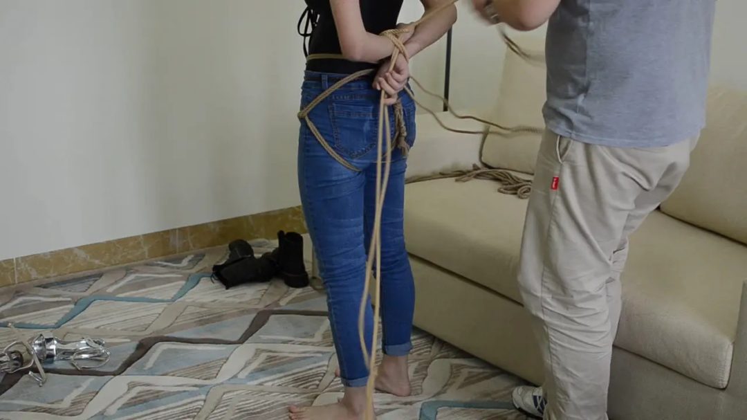 木子正私藏定拍—Tayla牛仔裤绳艺写真-8