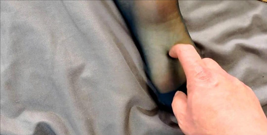公寓里的单身职业丽人：性感绿丝、绿色高跟鞋、职业装定妆拍摄、卧室大字绑、游戏开场曲-5