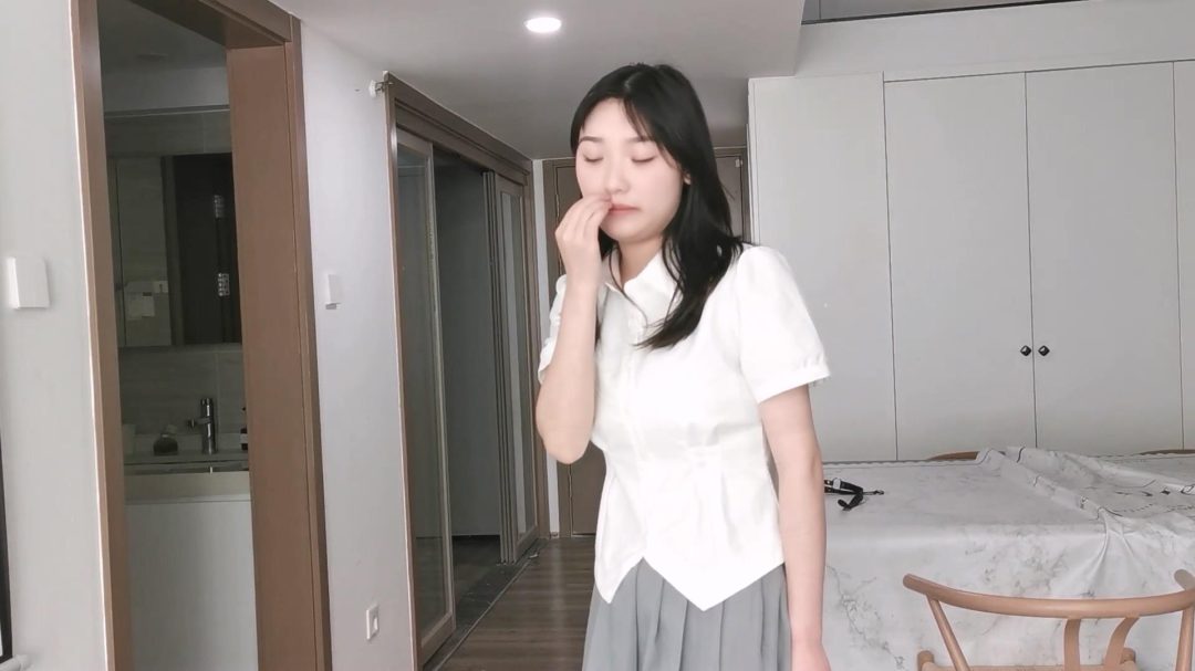 奥特曼定拍：尤涵JK制服跪缚长时间放置-1