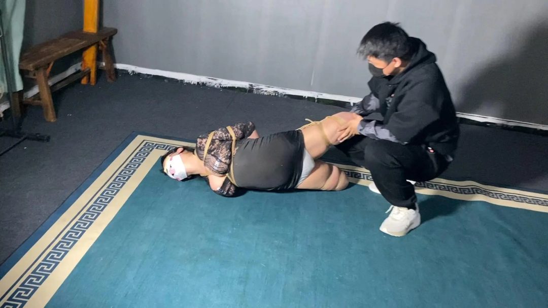 30岁成熟少妇被玩弄。很爽。还说要把女儿带过来一块-5