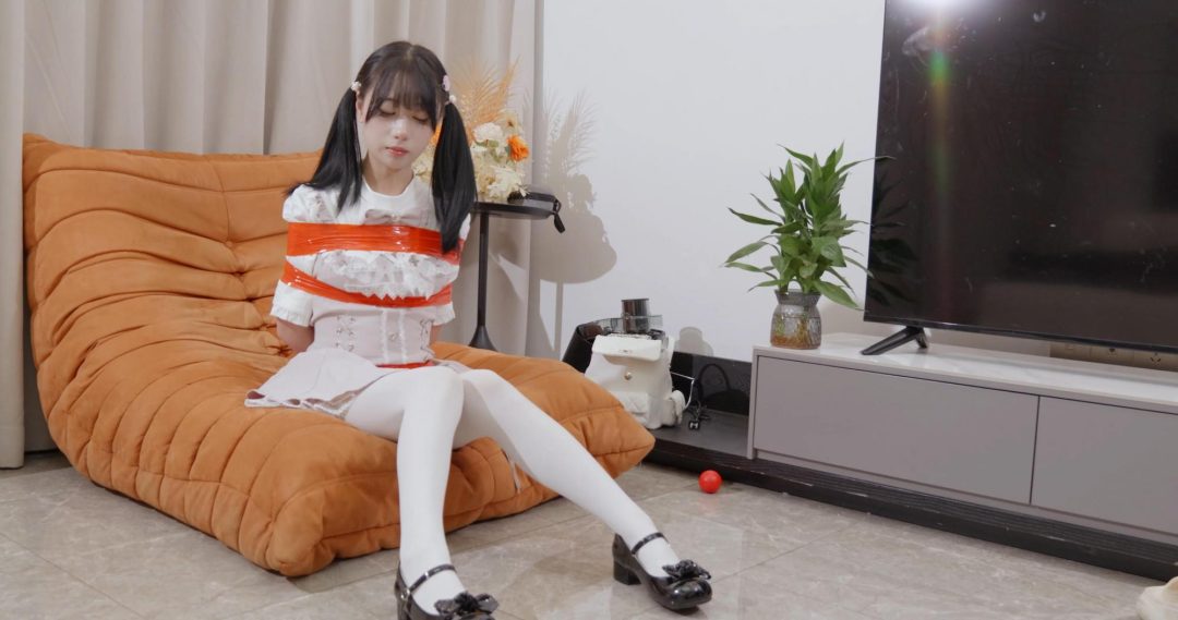 白丝萌妹子捆绑抓起来-3