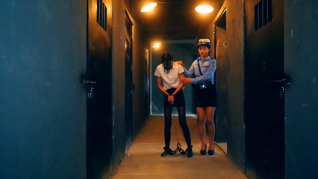 新片《红颜丽人不归路（绞刑篇）》 下集 郭艳年纪轻轻犯杀 人被捕后不老实交代自己的犯罪过程，钉死镣 最后执行绞刑-4