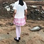 粉色jk白丝工地旁玩泥玩水