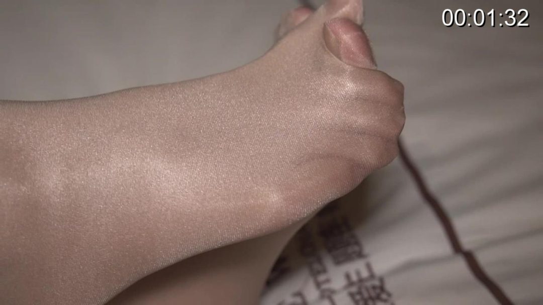 小萝莉女仆装油亮丝袜胶带捆绑写真-4