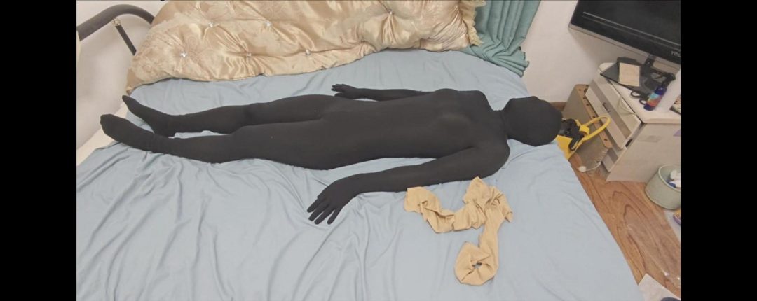 女M丝袜睡袋坐脸,耳光，踩脸，挣扎-1