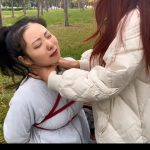 公园直播 捆绑 让被绑者丢人现眼 路人异样的眼光观看心理激动刺激