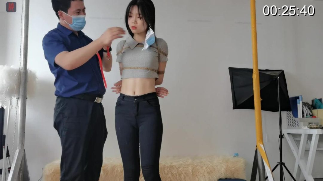 定拍作品：模特小呆，12cm尖头超高跟，户外，口球、假JJ塞入，捆绑行走 1小时户外完整版-2