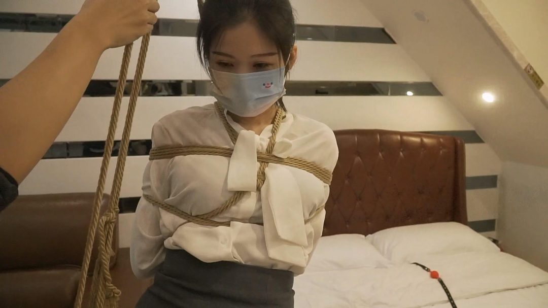 OL小思的紧缚实验 挑战篇下集 本集有丝袜全包哦-2