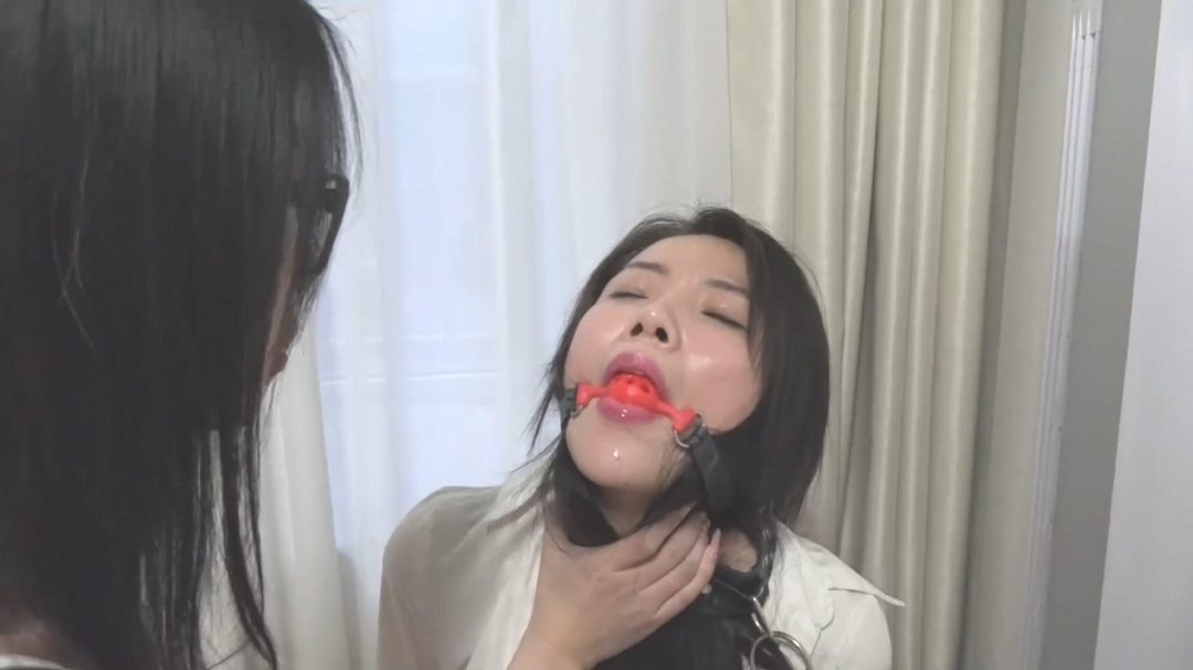 逍遥定拍.反目姐妹02. 大意的姐姐被妹妹趁机反杀勒晕,捆绑囚禁-10
