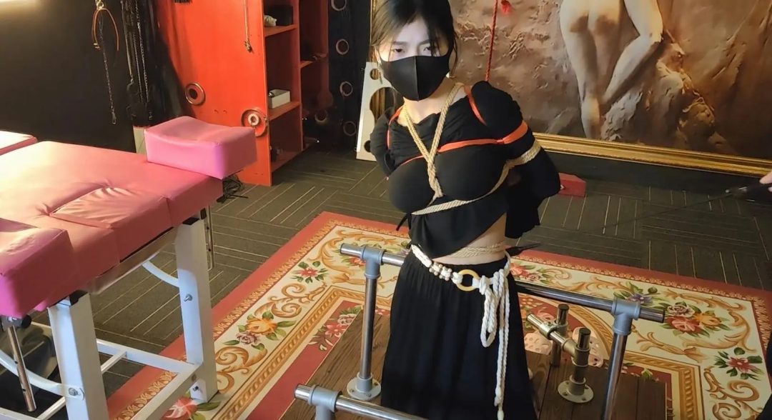 圈里小爱慕第一次拍摄 鞭打 炸裂的身材 很有感觉-3