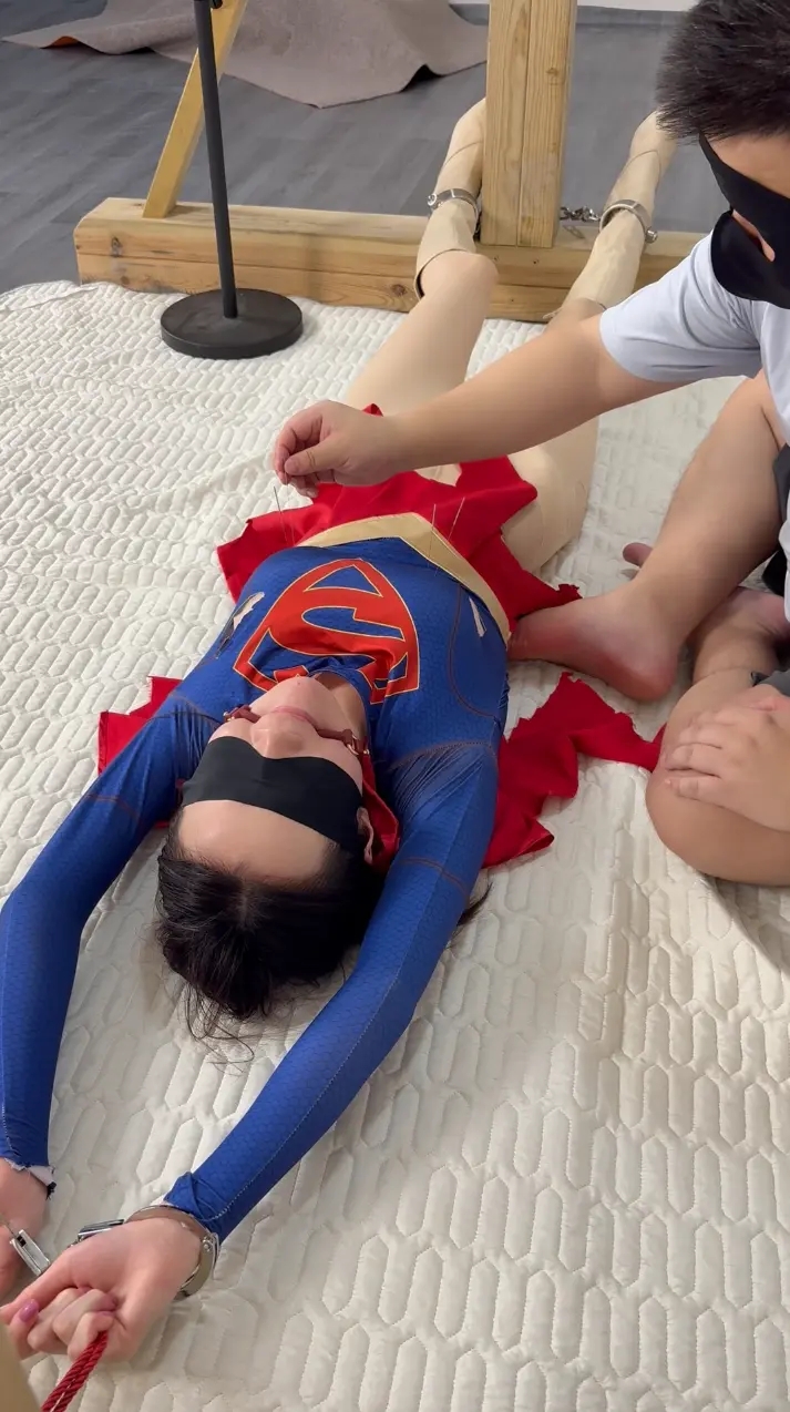 （眼眸出品）女超人欲梦湿身-2