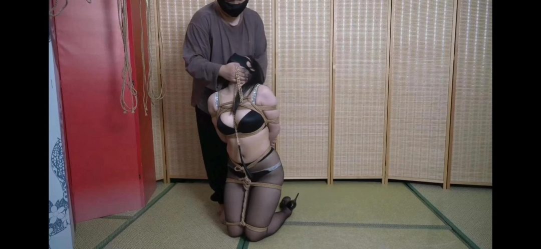 【象人订拍】沉沉内衣黑丝内衣+竹子固定精彩的sp调教～-6