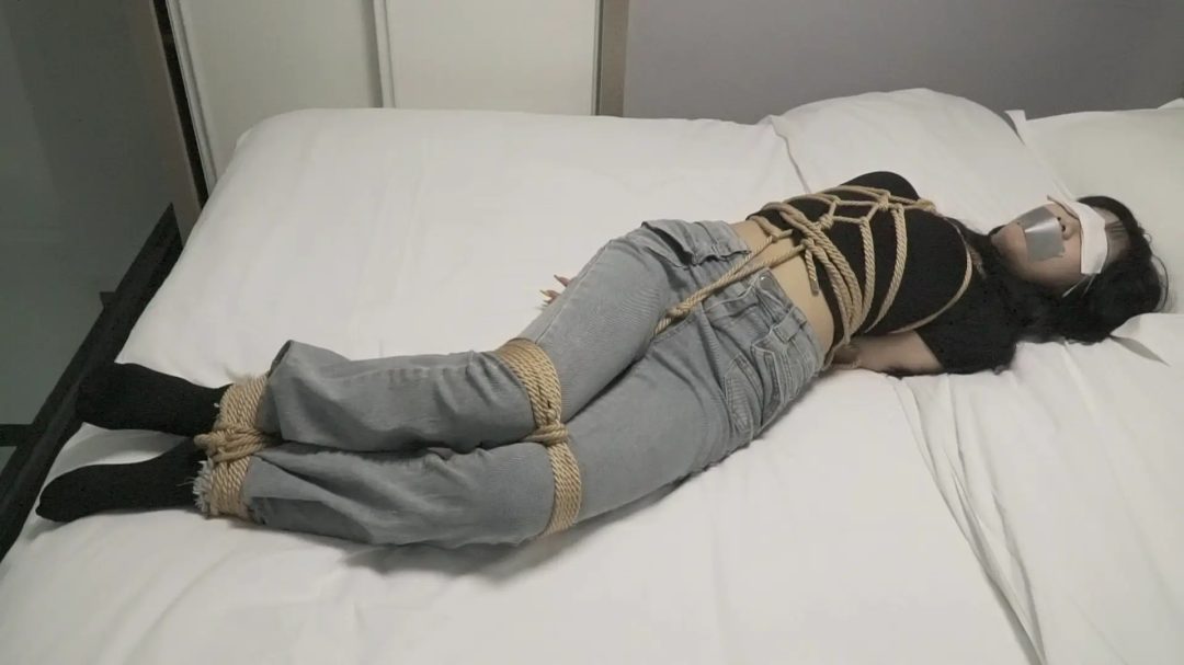 清纯女生,丝袜塞嘴、胶带封嘴、直臂反绑、挣脱挑战、呼救挑战-9 清纯女生,丝袜塞嘴、胶带封嘴、直臂反绑、挣脱挑战、呼救挑战-9