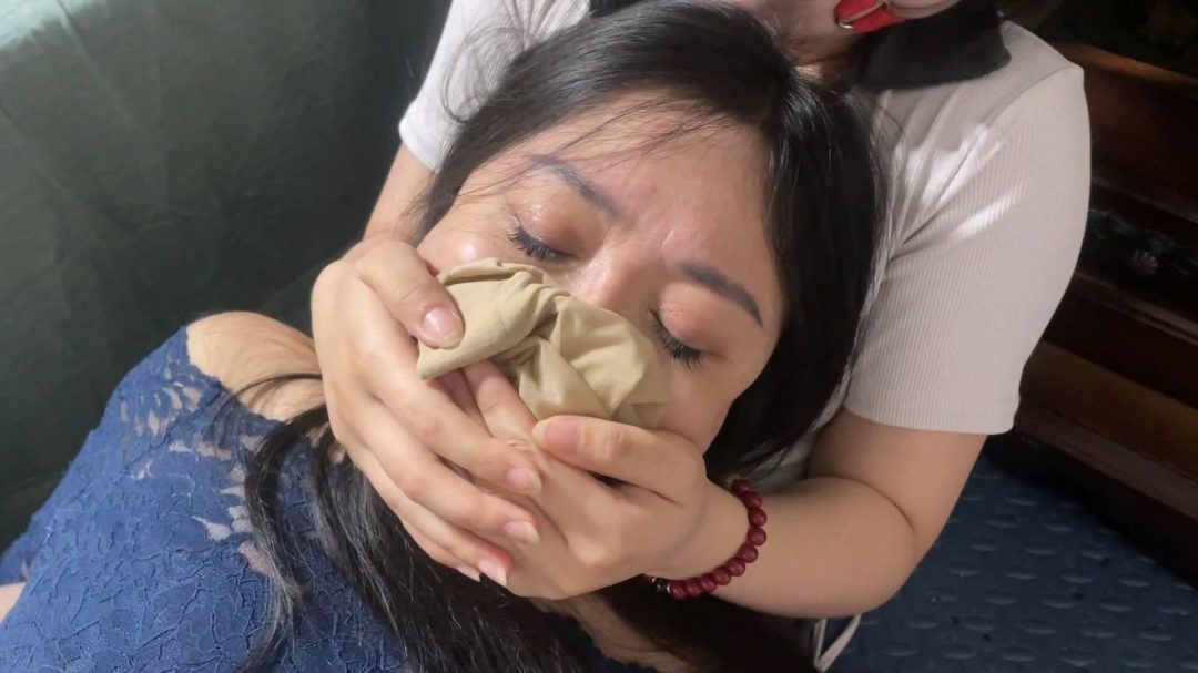 《遗产风波 中》母女逃脱遭遇意外，幕后黑手浮出水面，李然惨遭吴晗多重丝袜蒙堵猿轡-8