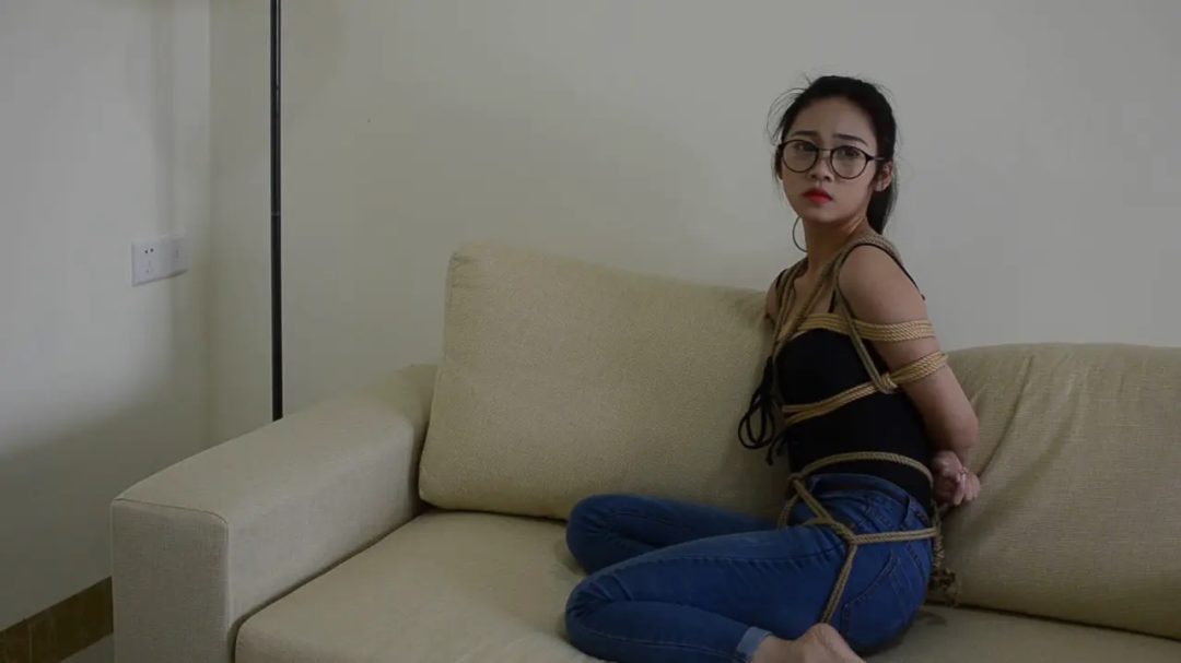木子正私藏定拍—Tayla牛仔裤绳艺写真-6
