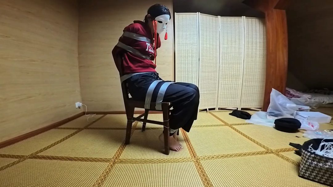 红色上衣胶带紧缚，细绳绑脚趾！-2