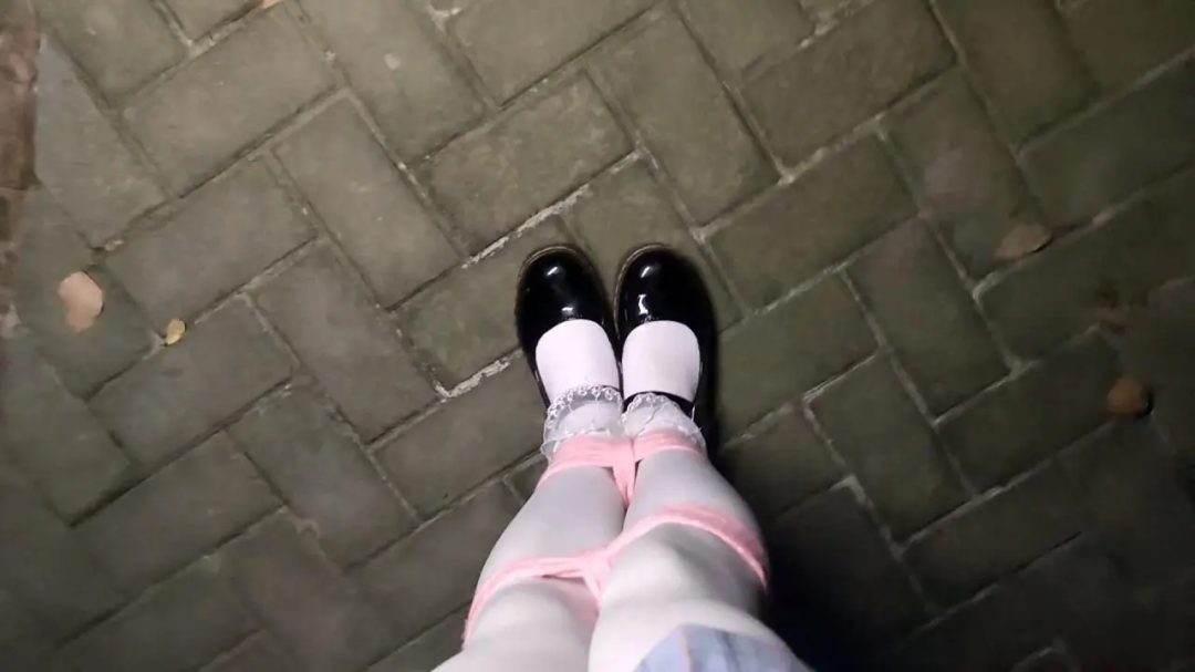 野外捆绑挣扎-2