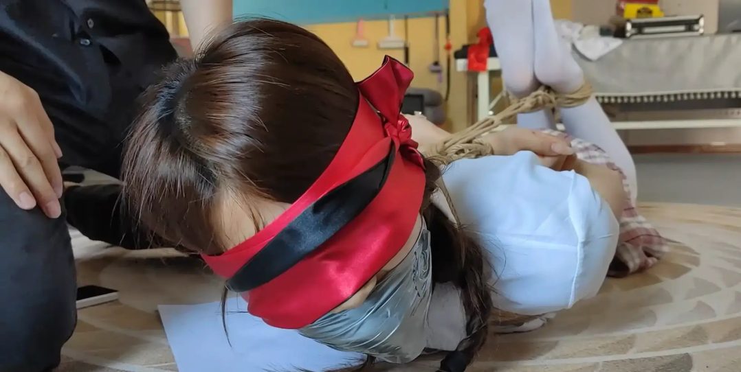 邻家女孩被大叔绑架~她会经历什么呢~-6