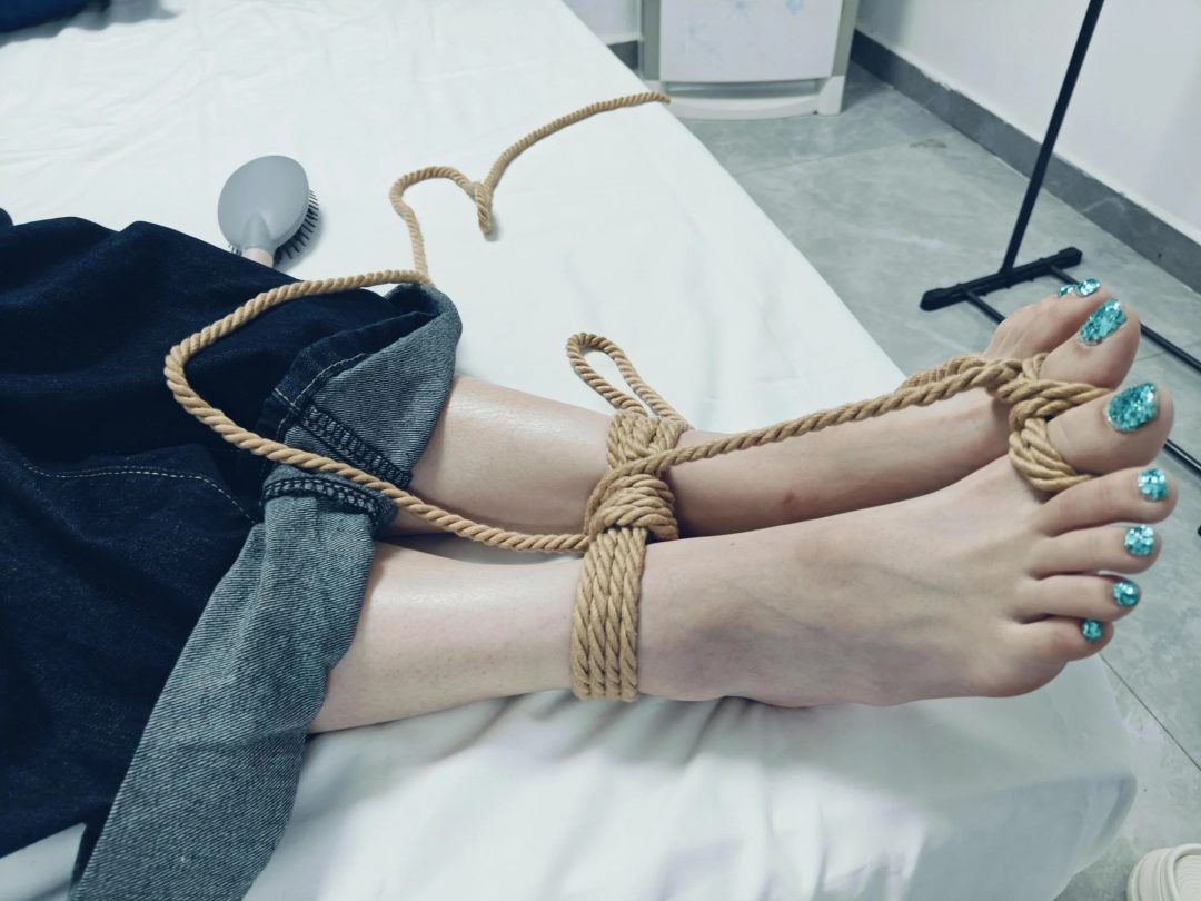 姐姐玉足tk初体验-4