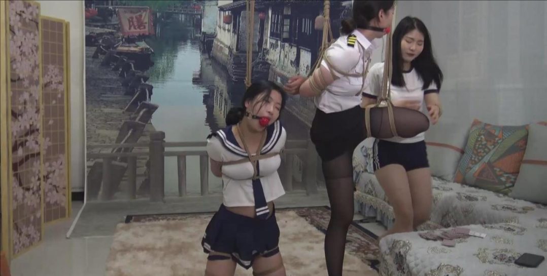 《扑克牌里的魔力 》 几个女M打牌玩捆绑游戏，谁输了会受到捆绑惩罚-4