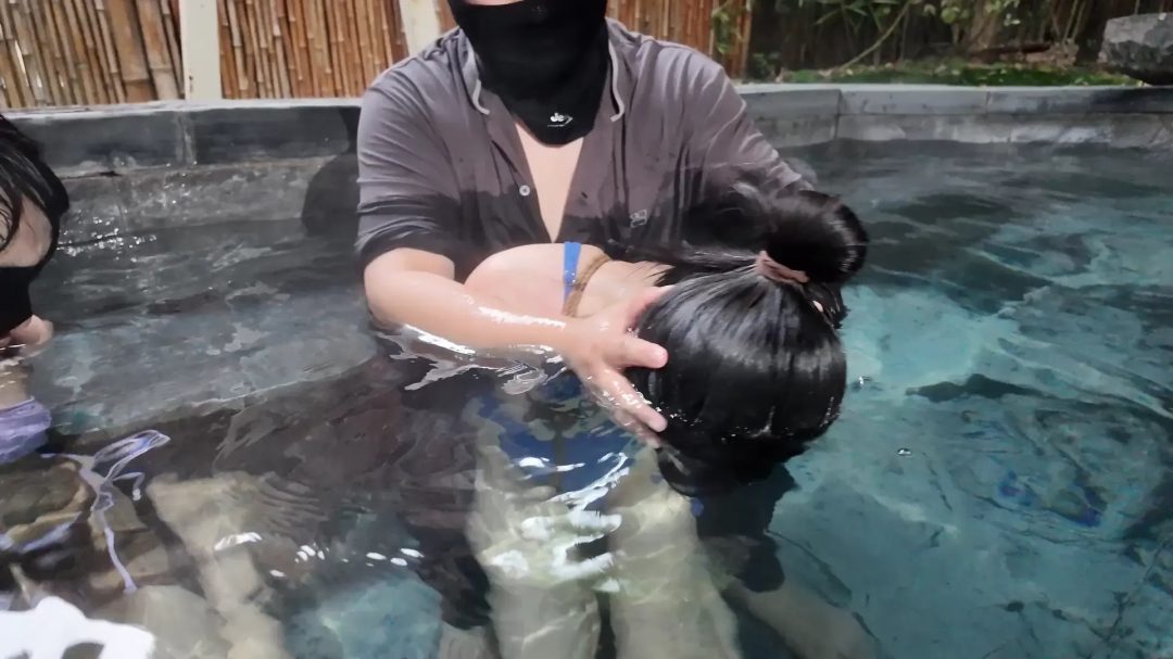 象人原创定拍微剧情—《紧缚温泉》 沉沉嗷嗷首次外景拍摄 温泉浴室水刑惩罚 滴蜡调教轻哼不断 结尾采访+小彩蛋~-9 象人原创定拍微剧情—《紧缚温泉》 沉沉嗷嗷首次外景拍摄 温泉浴室水刑惩罚 滴蜡调教轻哼不断 结尾采访+小彩蛋~-9
