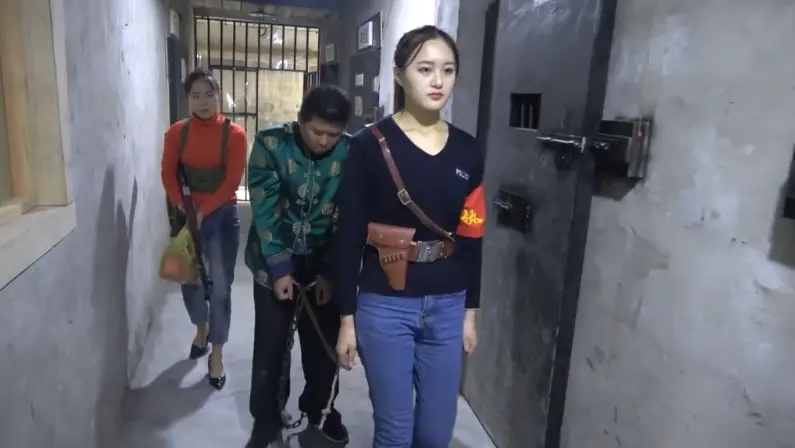 梦圆影视 三少女审问恶少-8