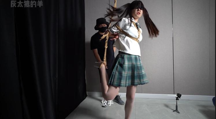 双马尾jk少女被缚后情绪大爆发-8