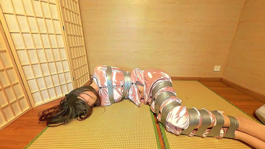 【川川】睡衣胶带欧式直臂紧缚-1