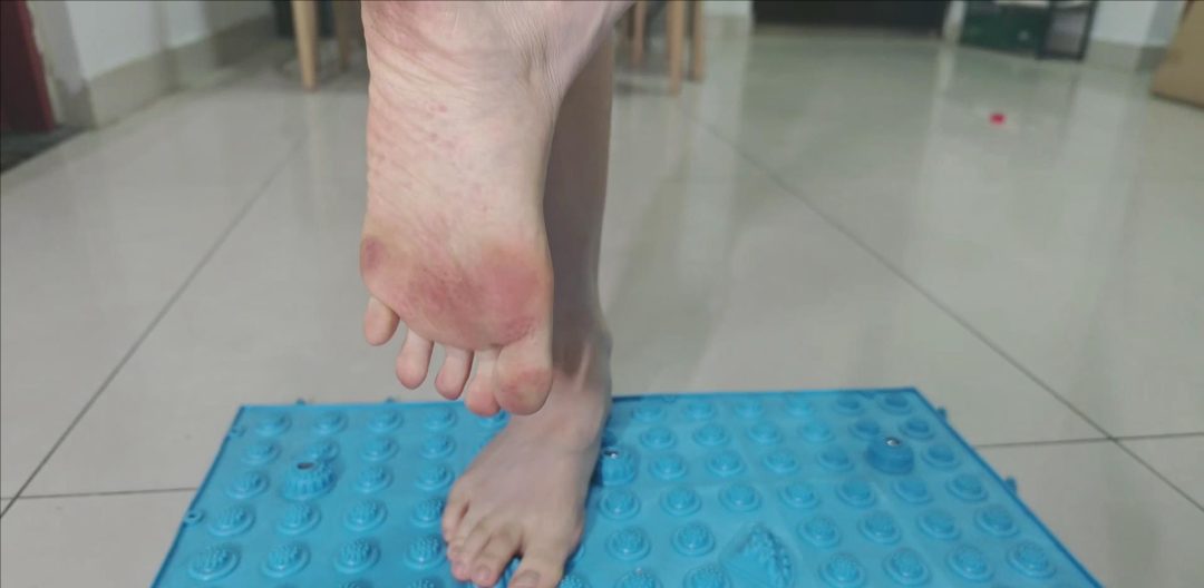《GD绳束》模特桃桃 超短裤 性感上衣脚趾板痛苦-4