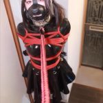 胶衣少女 红绳配胶衣