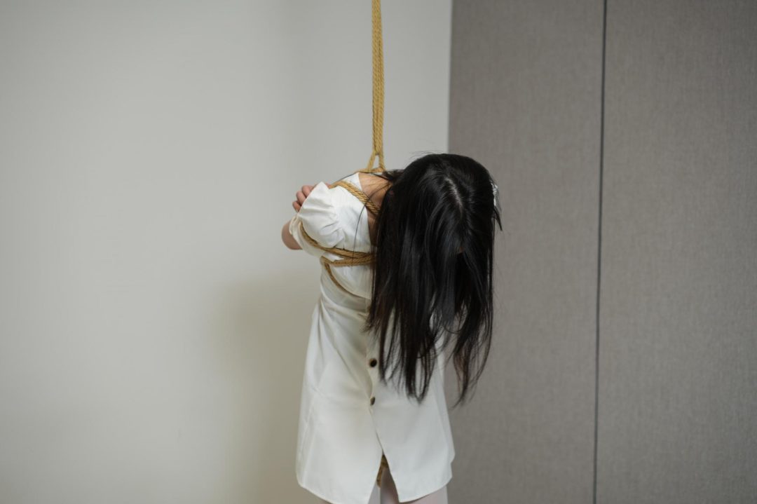 美女四月绳艺体验—扔骰子选道具游戏-3