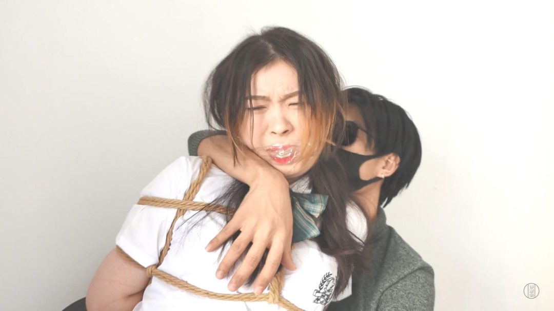 DID剧情片《变态继兄》（下）被继兄囚禁折磨的女孩，即使屈服也难逃魔爪蹂躏……-16
