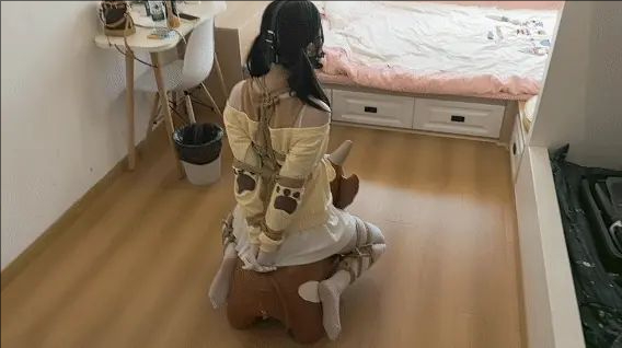 连体白丝 今天纯陪小妹妹玩 水枪滑滑梯 直臂蟹缚骑小牛 sp真空昏迷-2