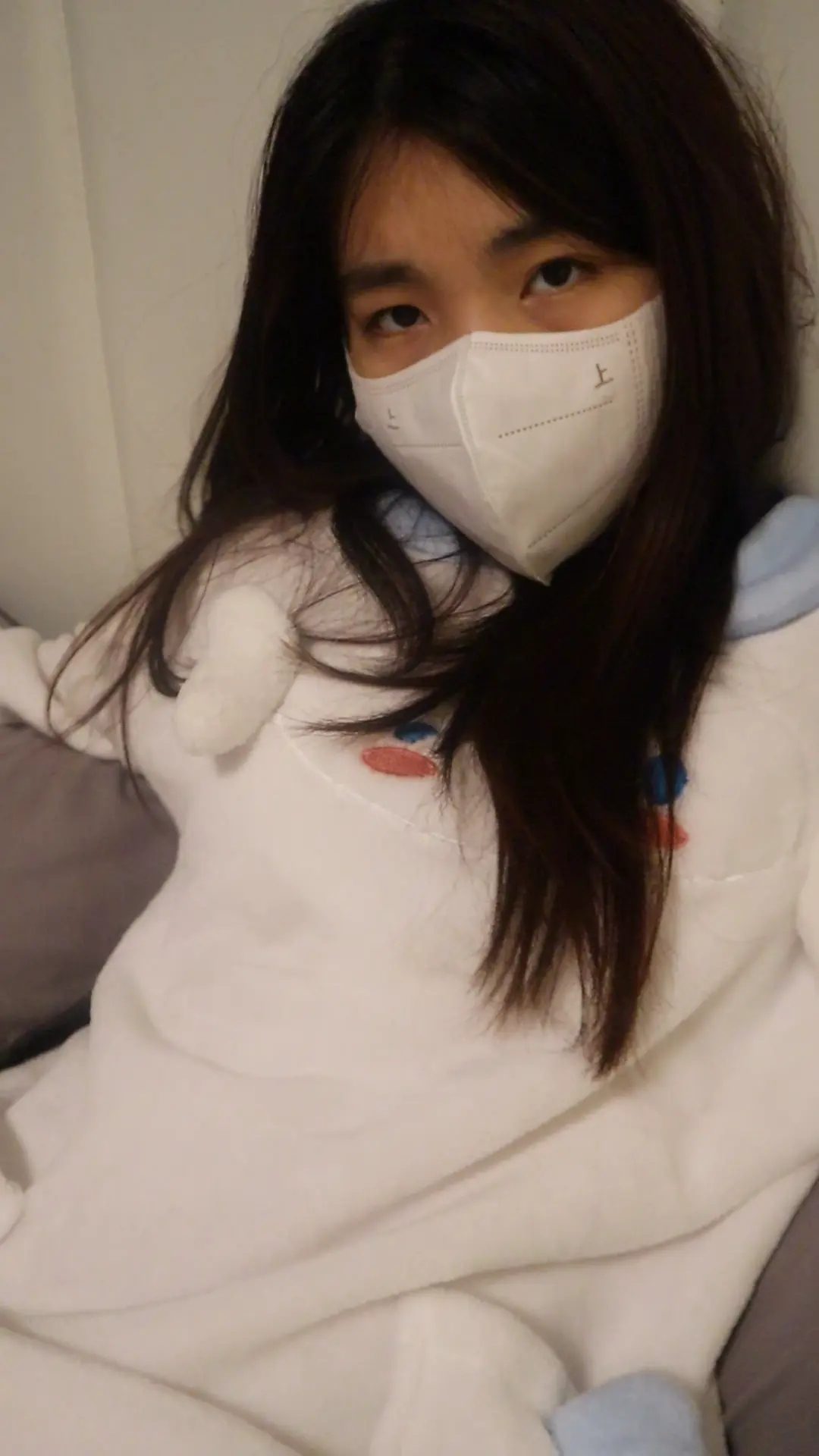 来自鱼果儿圣诞特辑 睡觉前我怎么就被绑起来了，真的好紧啊 （这里是鱼果儿，是一个喜欢唱歌和挑战奇奇怪怪女孩子的小窝）-8