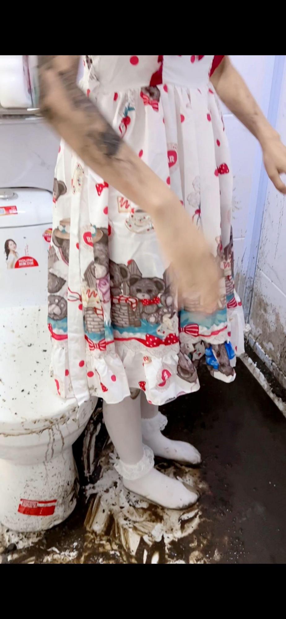 超燃超污的lo娘白丝浴室重口味调教-5