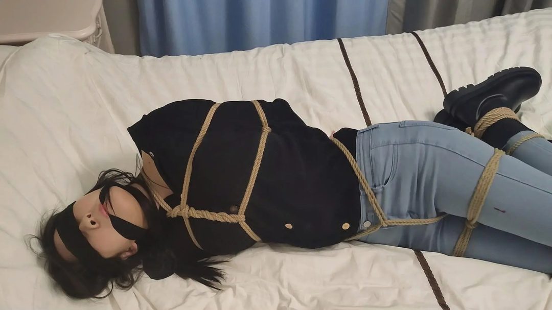 入室劫案系列 度假中的少女被歹徒入室捆绑蹂躏-5