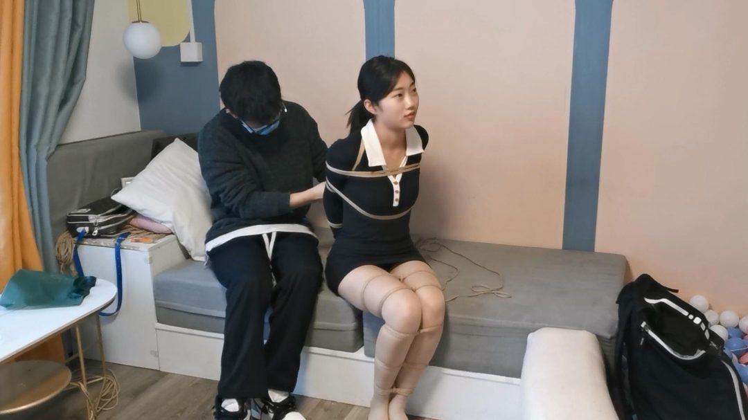 奥特曼定拍：新人小玉初试捆绑直臂驷马放置 腼腆的小姑娘-2